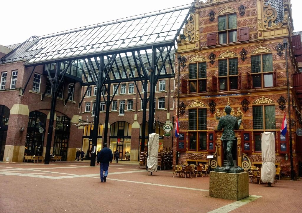 waagplein architettura contemporanea e antica