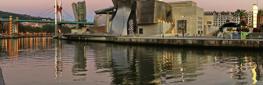 museo guggenheim al tramonto