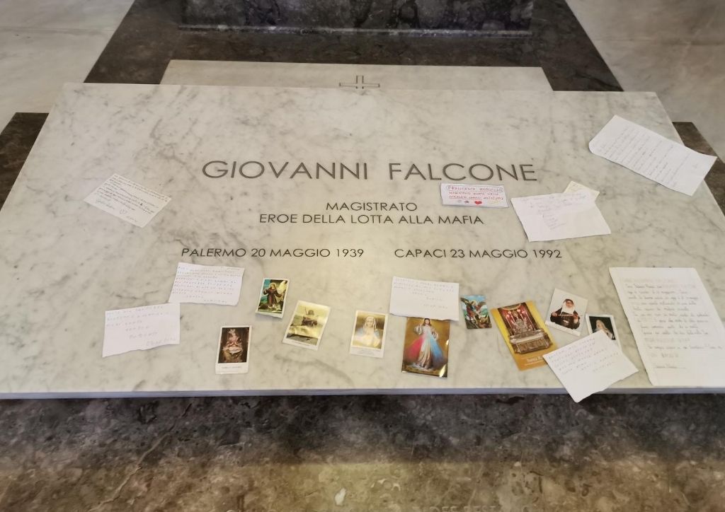 tomba di giovanni falcone nella chiesa di san domenico
