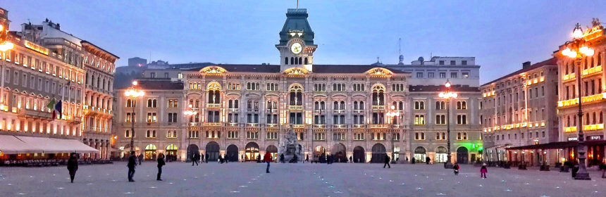 piazza unità d'italia al tramonto