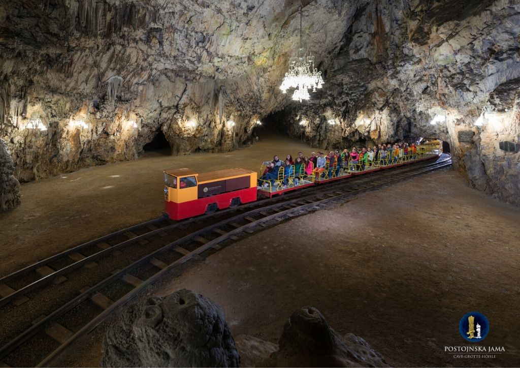 trenino per visitare le grotte