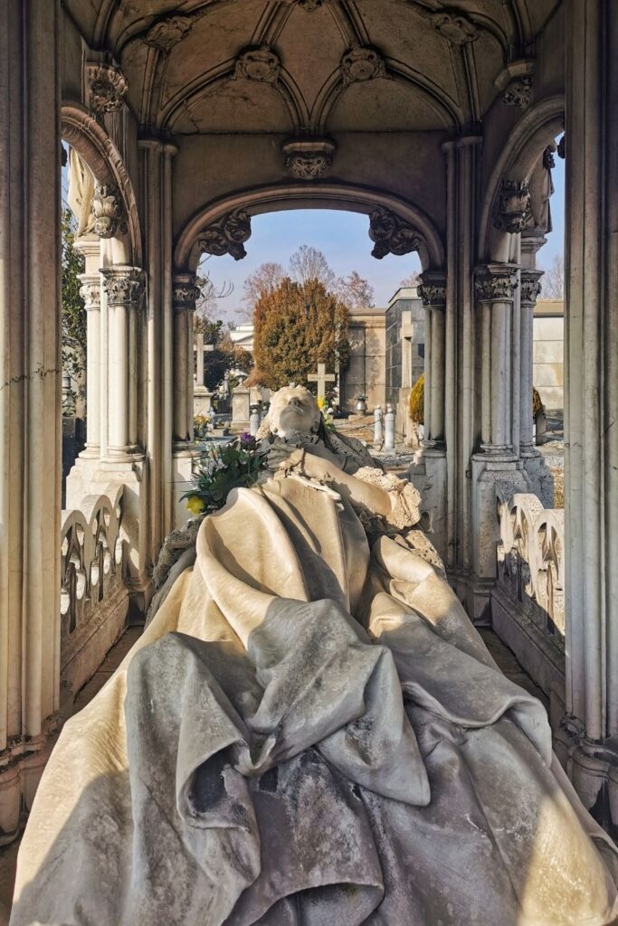 arte e sculture al cimitero monumentale di torino