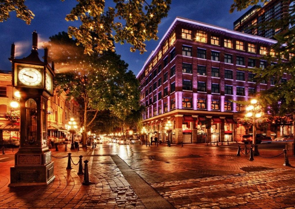 gastown steam clock vista notturna