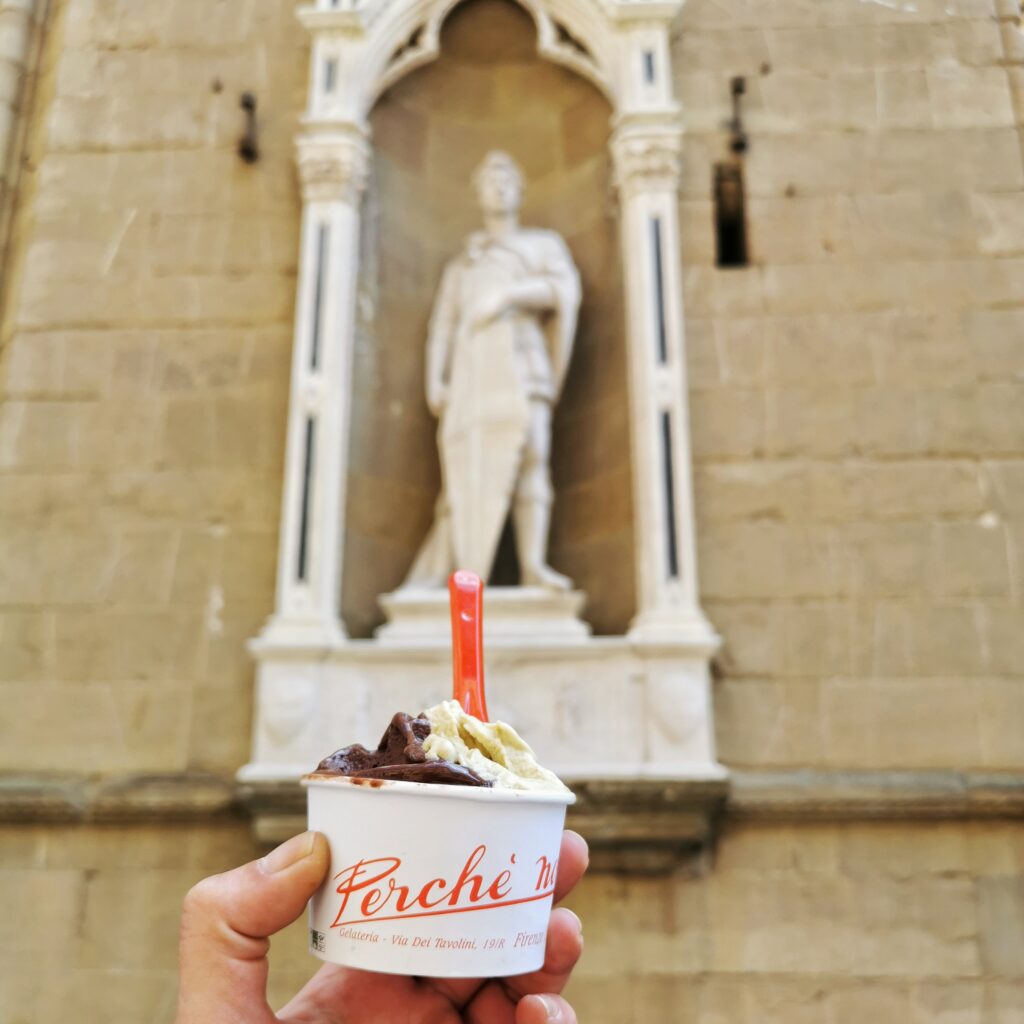 gelato a firenze e statua di donatello
