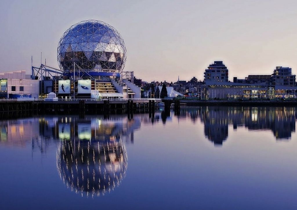 vancouver science world al tramonto