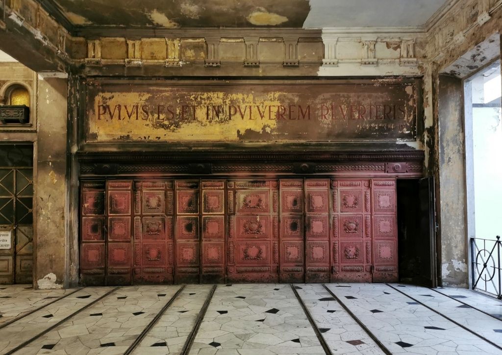 interno del vecchio forno crematorio del Monumentale di Milano