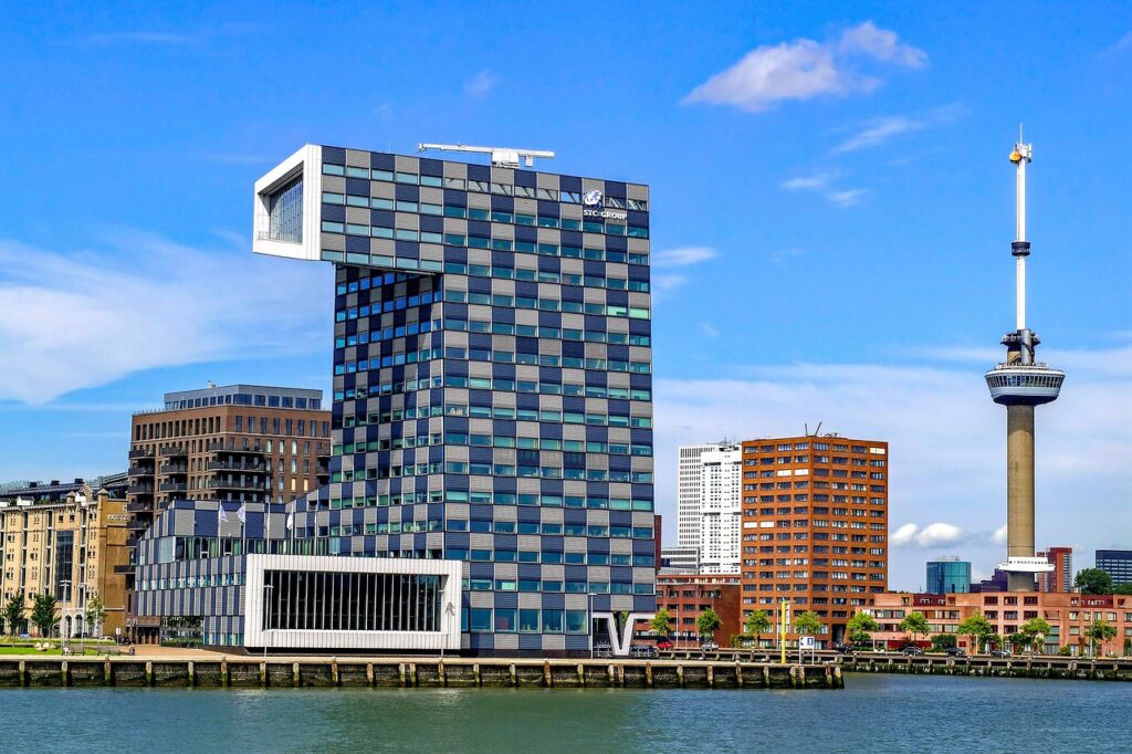 architettura contemporanea a rotterdam e torre euromast