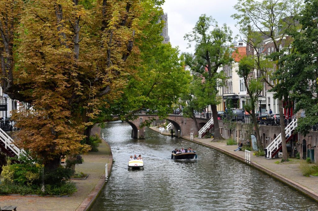 barche lungo il canale di Utrecht Oudegracht