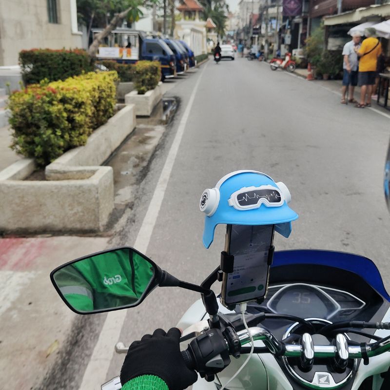 passaggio in motorino in Thailandia usando Grab bike