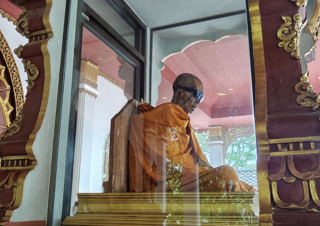 monaco buddhista mummificato a Koh Samui, Thailandia